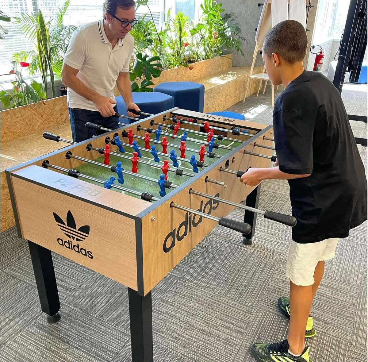Lucas Henrique and Fabio Brancatelli at a table-football match in the brand’s office