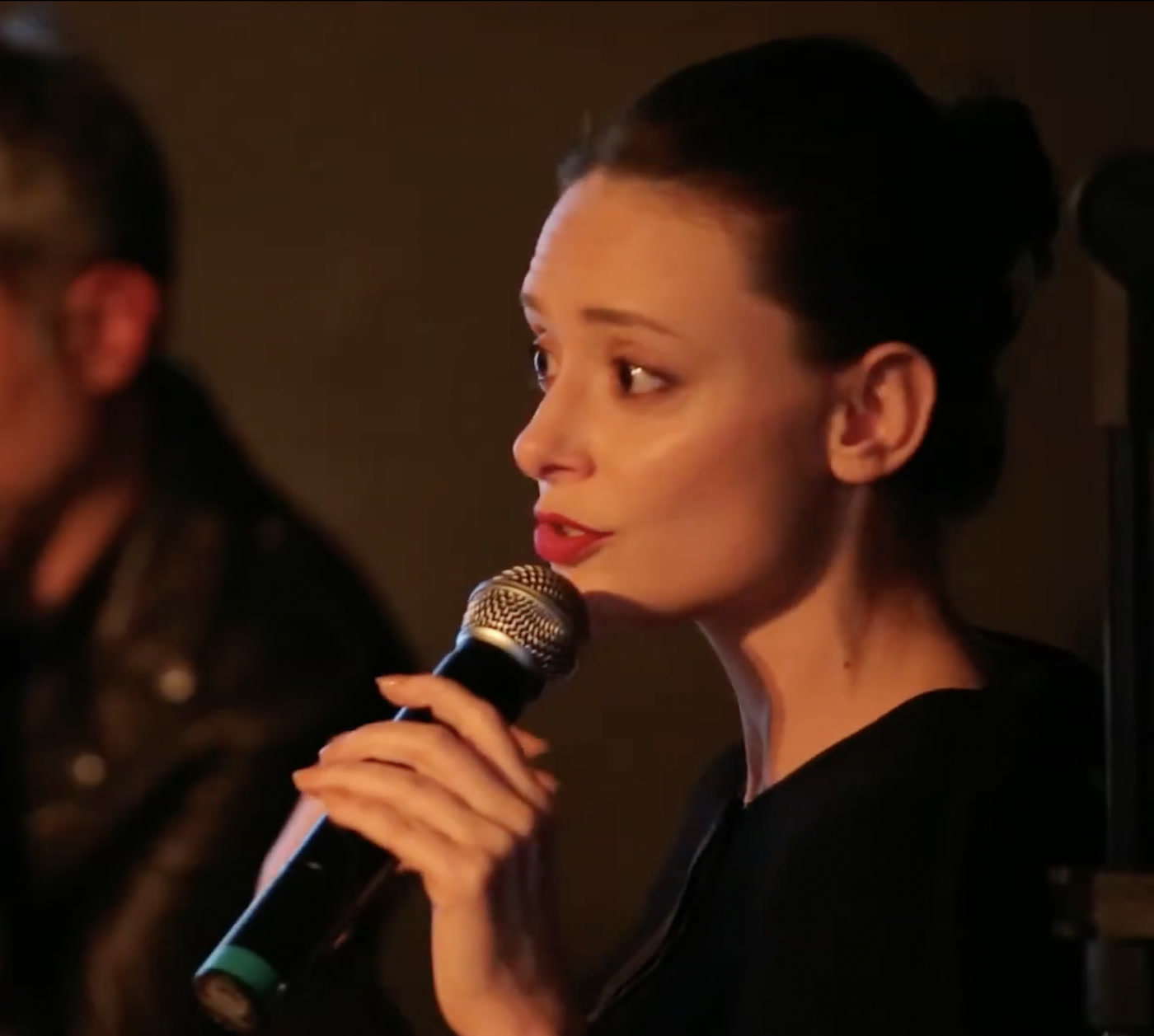 A speaker at the microphone during the Journée du Luxe